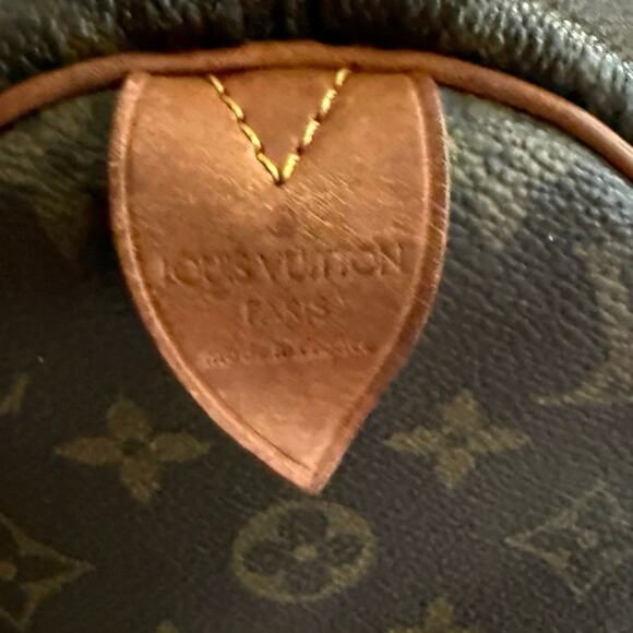 Louis Vuitton Vintage Speedy 30 in Traditional Monogram - Picture 8 of 10